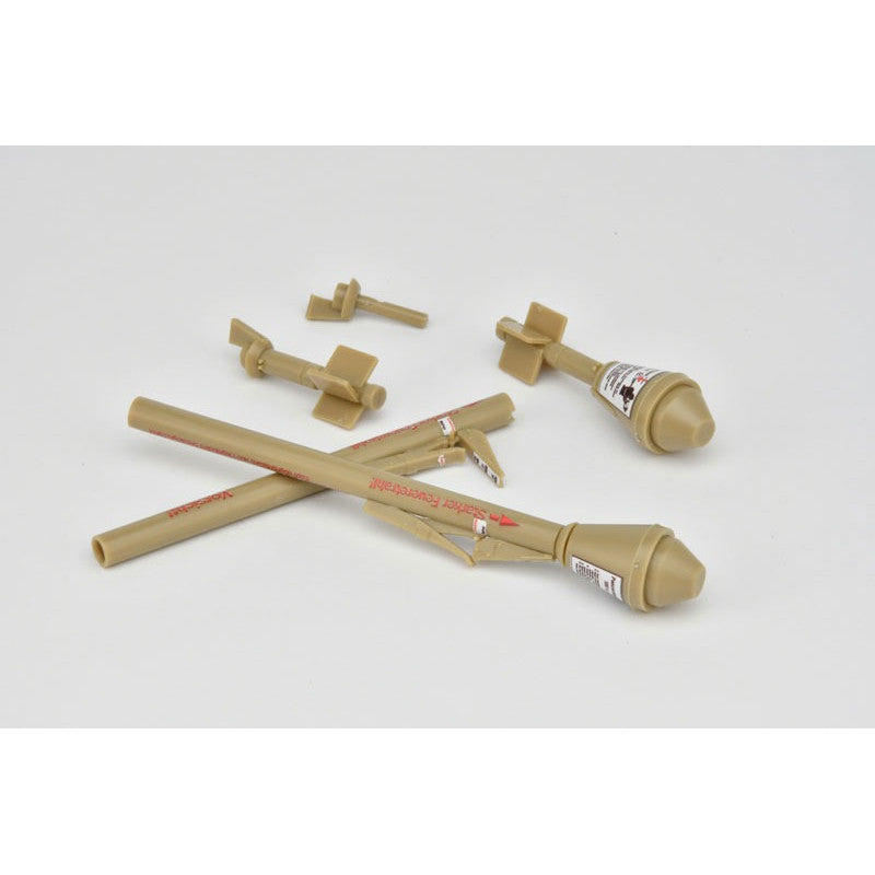Tomytec 1/12 Scale Plastic Model : LittleArmory [LA099] Panzerfaust 60/100 Type